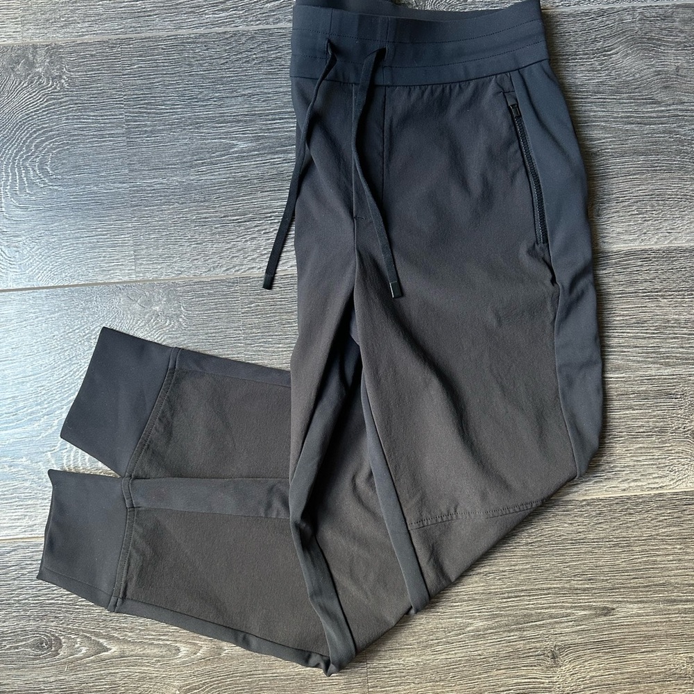 Athleta Headlands Hybrid Trek Mid Rise
Jogger Pants